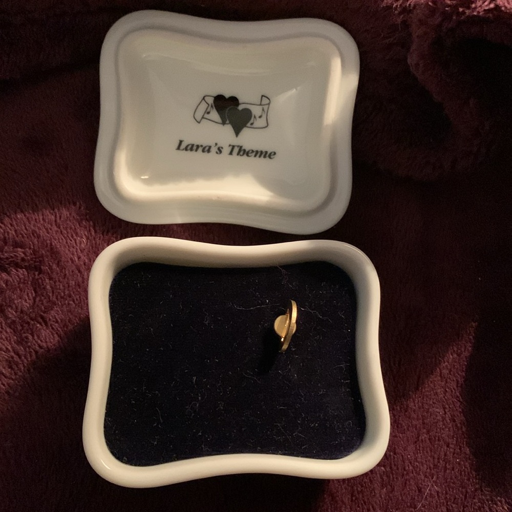 Lara’s Theme 3” trinket music box, in great condition vintage condition - Picture 4 of 5